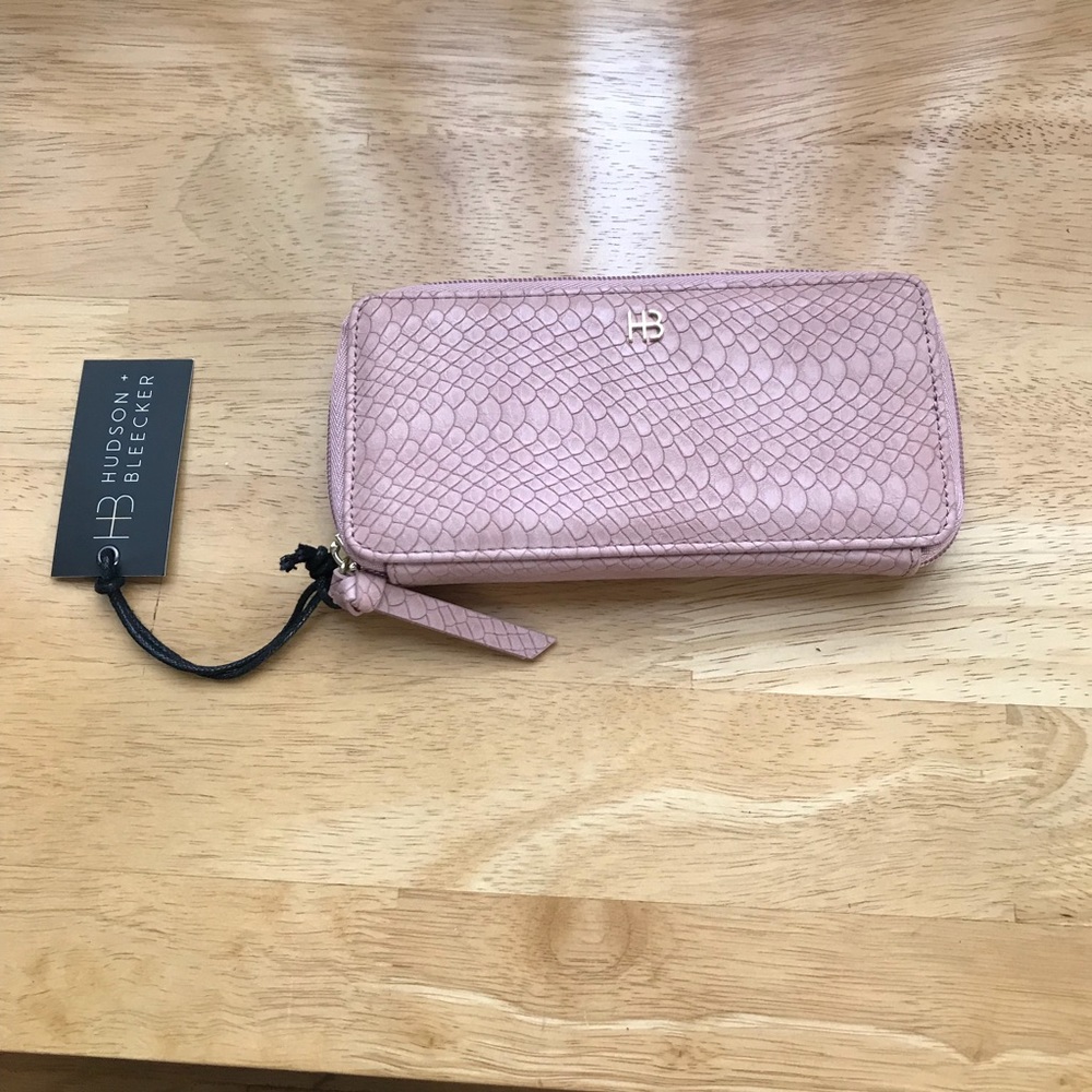 NWT Hudson and Bleeker Smartphone Wallet